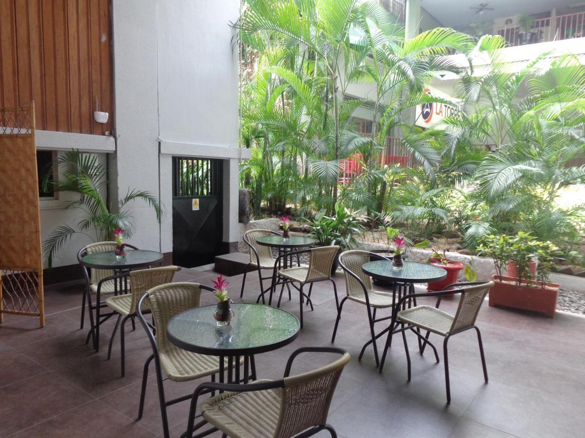 Hotel Dona Carmen Retalhuleu Exterior photo