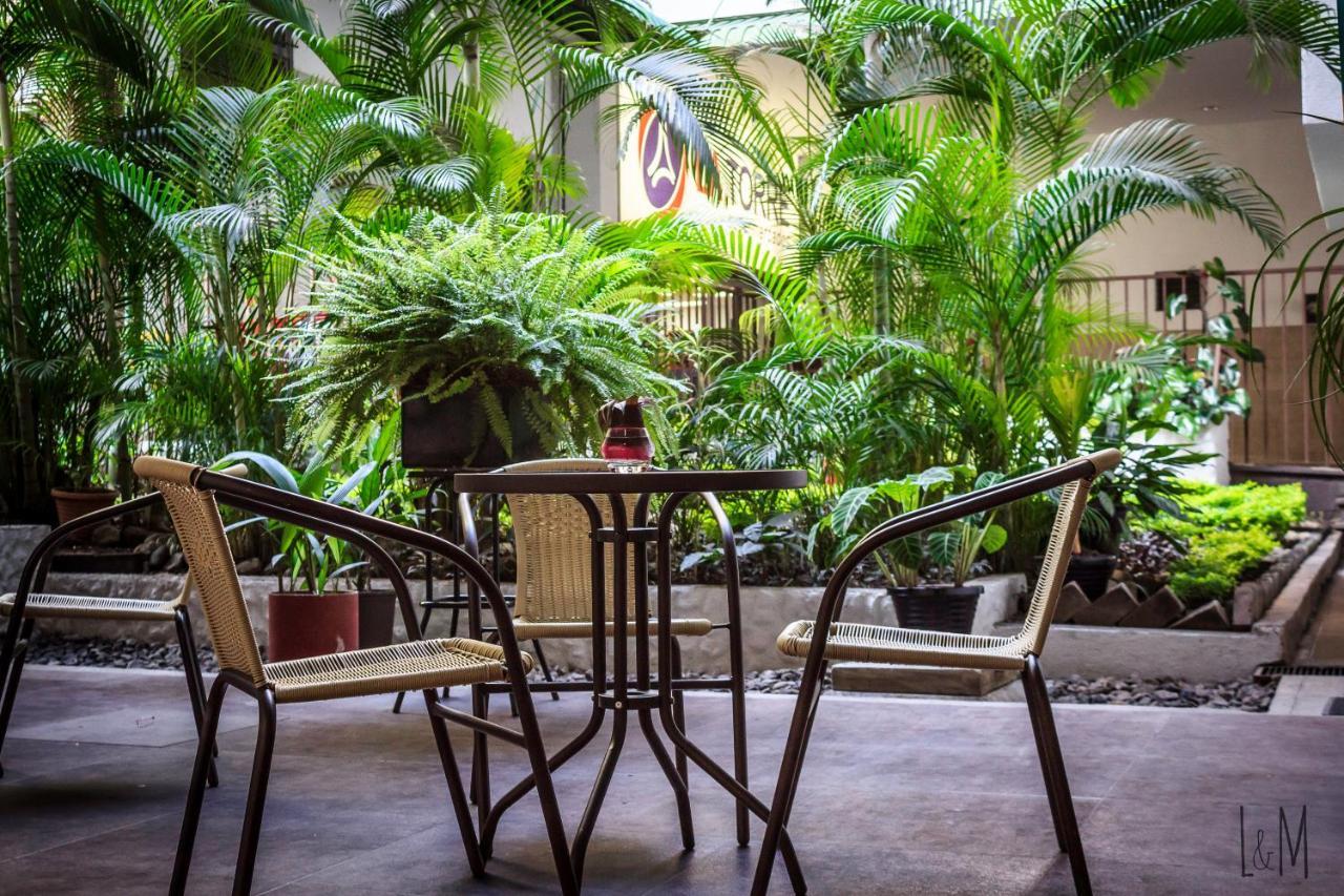 Hotel Dona Carmen Retalhuleu Exterior photo