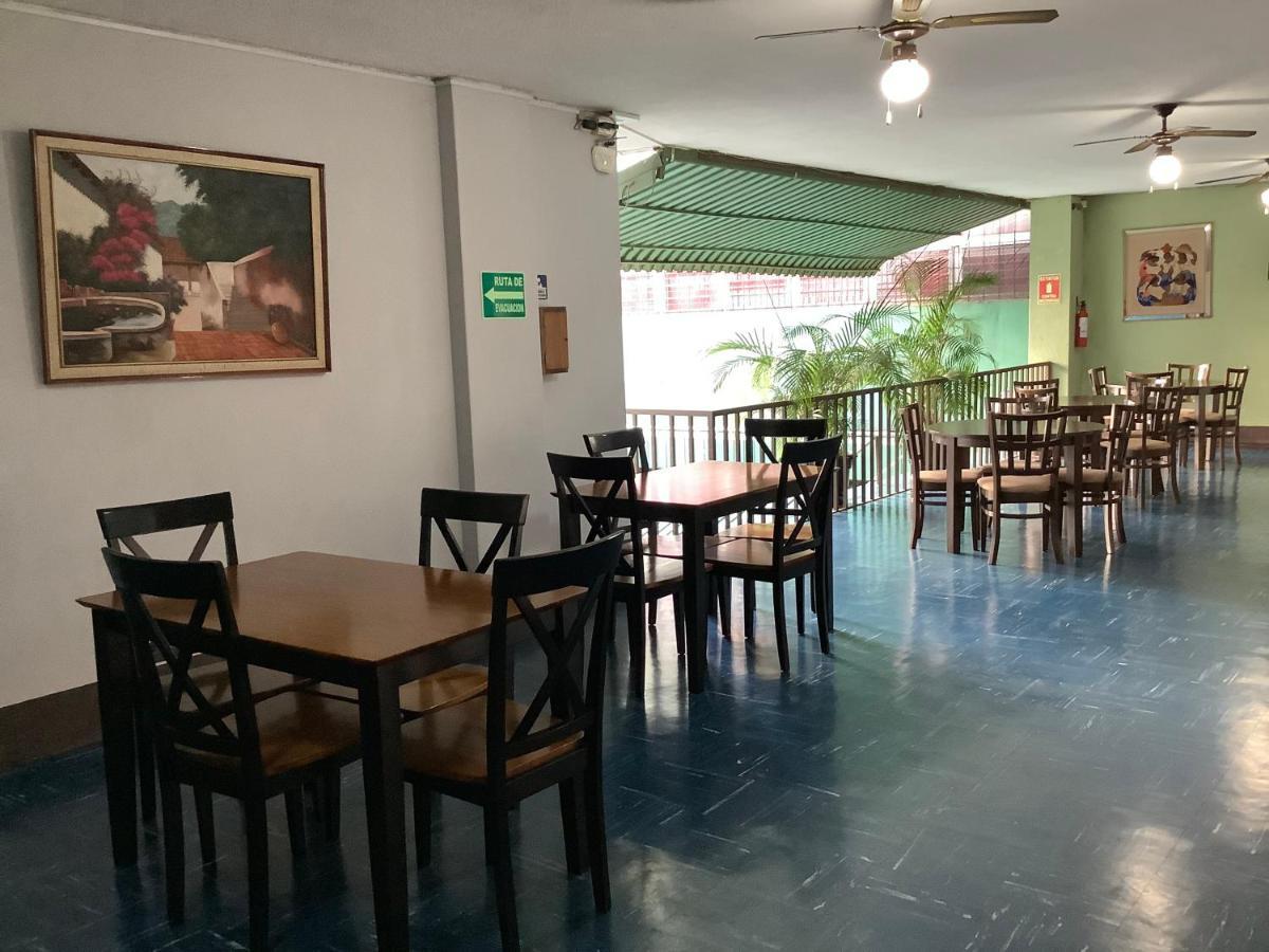 Hotel Dona Carmen Retalhuleu Exterior photo
